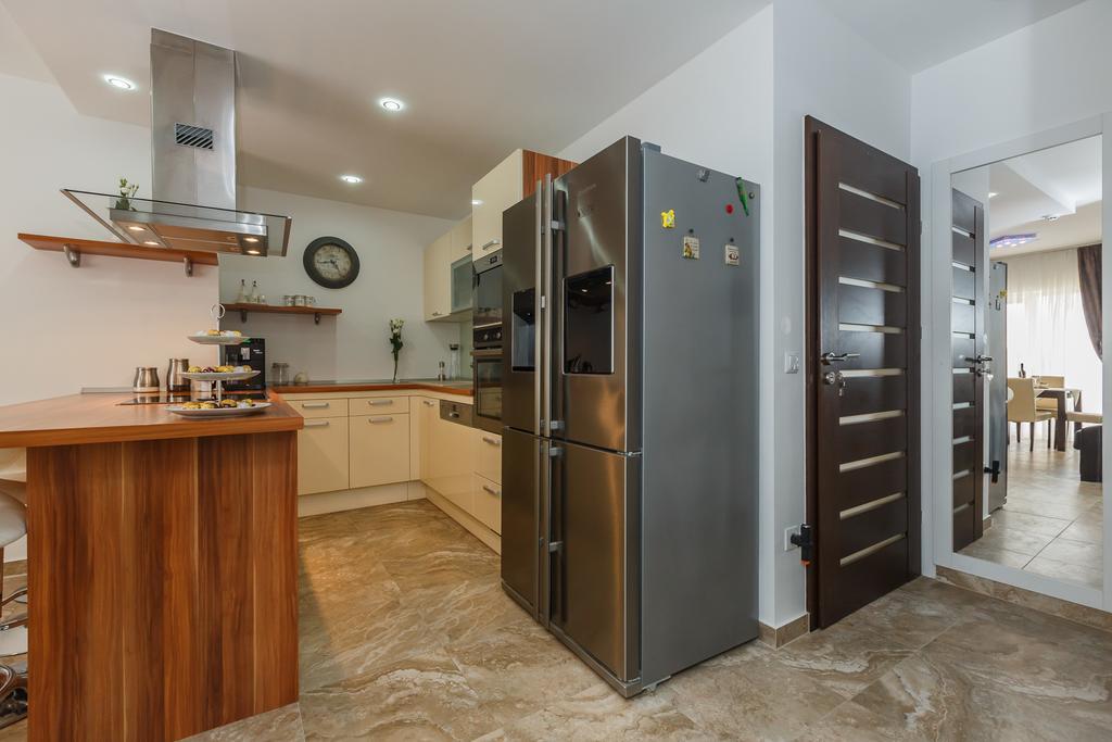 Villa Apartments Katja Τρογκίρ Εξωτερικό φωτογραφία