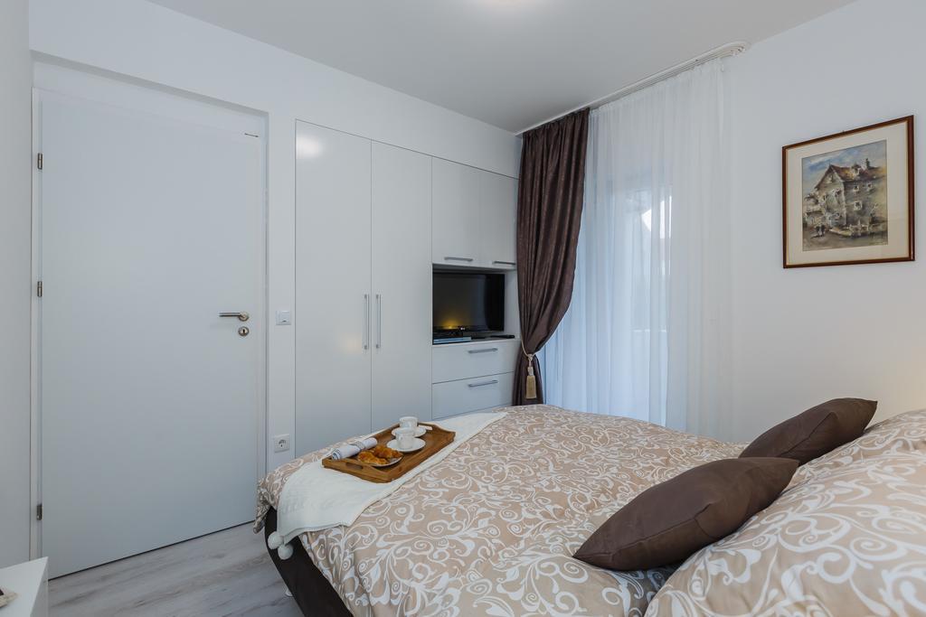 Villa Apartments Katja Τρογκίρ Εξωτερικό φωτογραφία