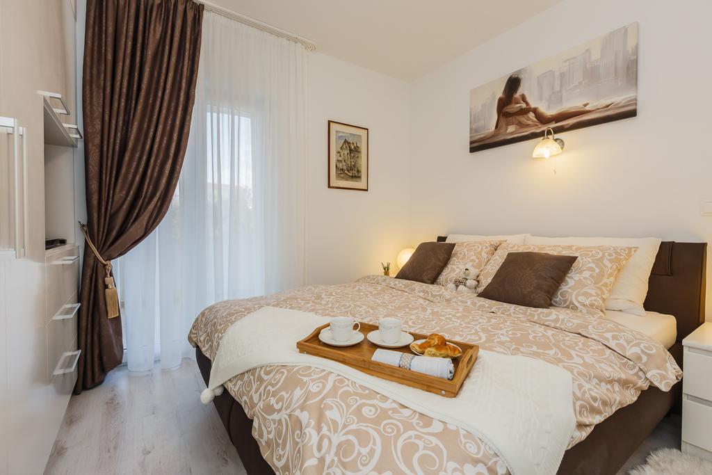 Villa Apartments Katja Τρογκίρ Εξωτερικό φωτογραφία