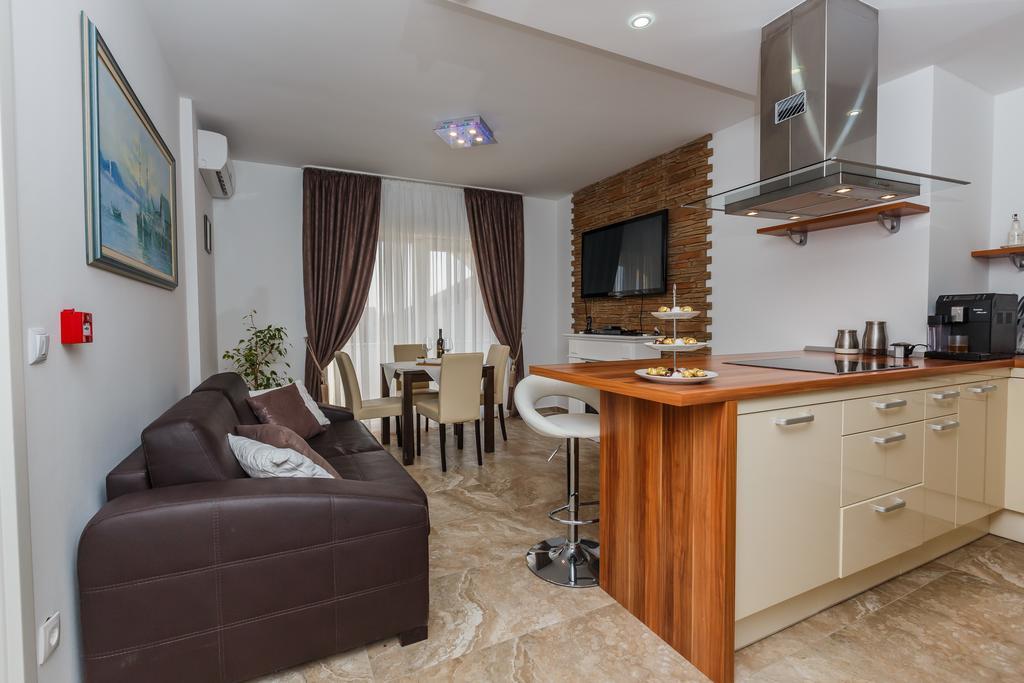 Villa Apartments Katja Τρογκίρ Εξωτερικό φωτογραφία