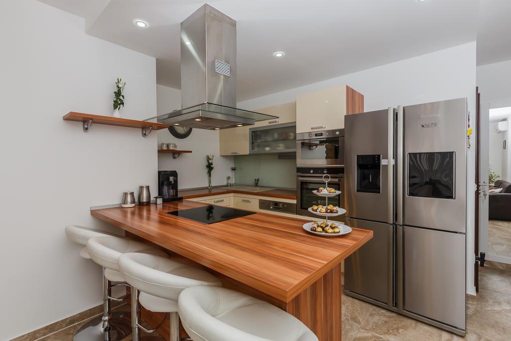 Villa Apartments Katja Τρογκίρ Εξωτερικό φωτογραφία