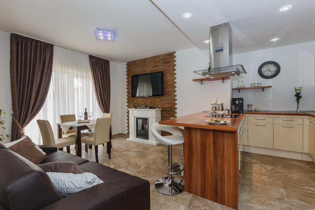 Villa Apartments Katja Τρογκίρ Εξωτερικό φωτογραφία
