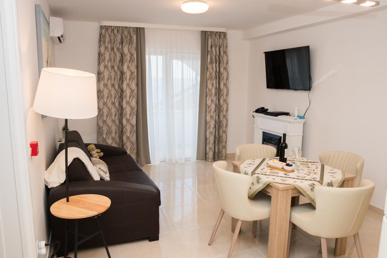 Villa Apartments Katja Τρογκίρ Εξωτερικό φωτογραφία
